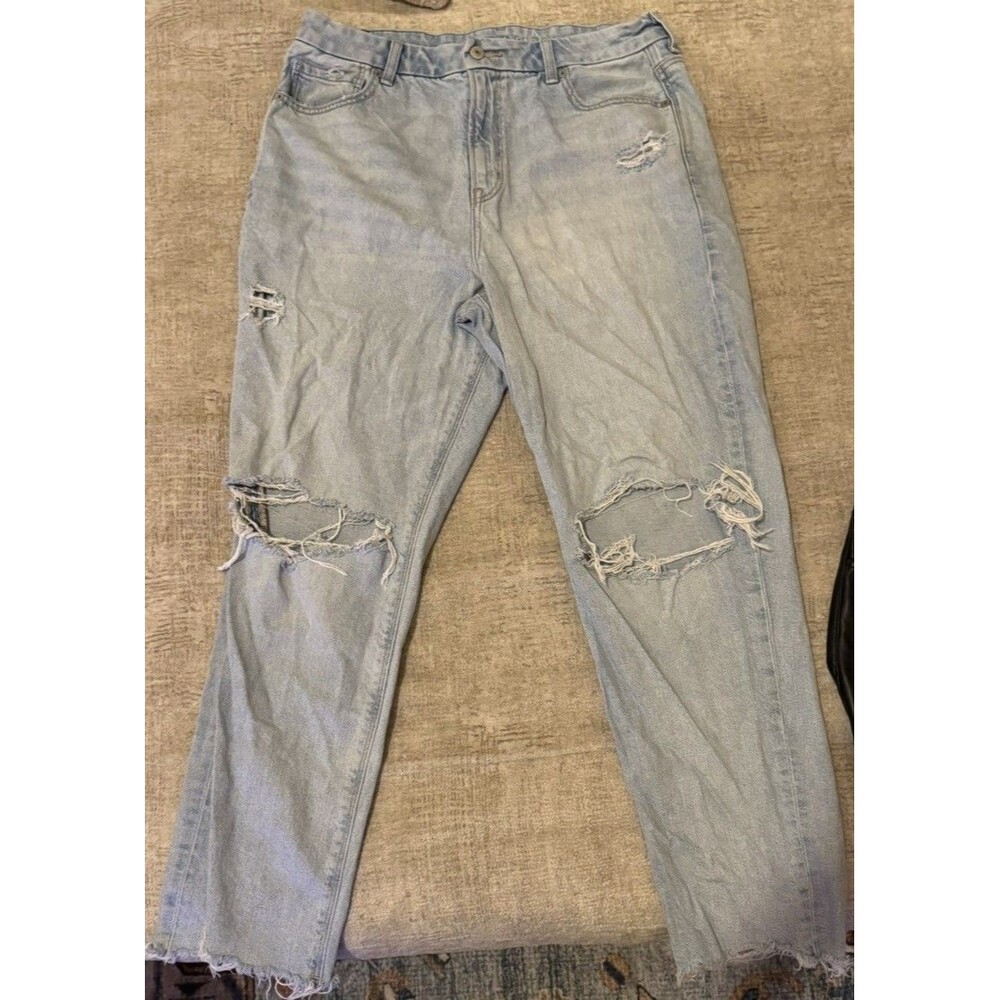 American Eagle Size 14R Strigid Mom Jeans Distressed Light Wash Raw Hem